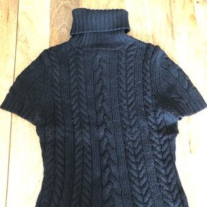 Short sleeve turtleneck sweater.